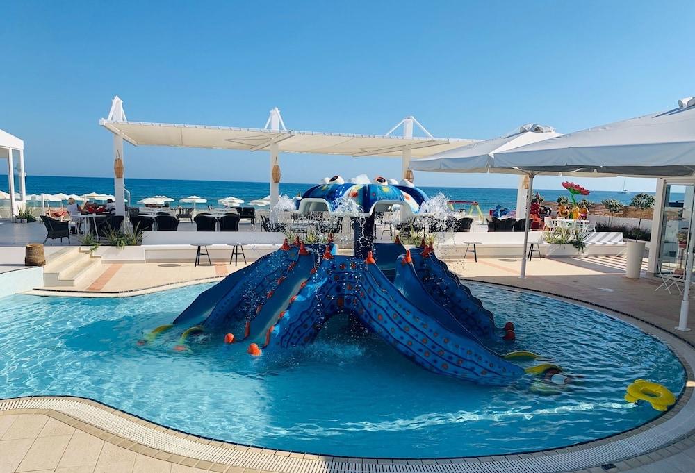 Dimitrios Village 4*