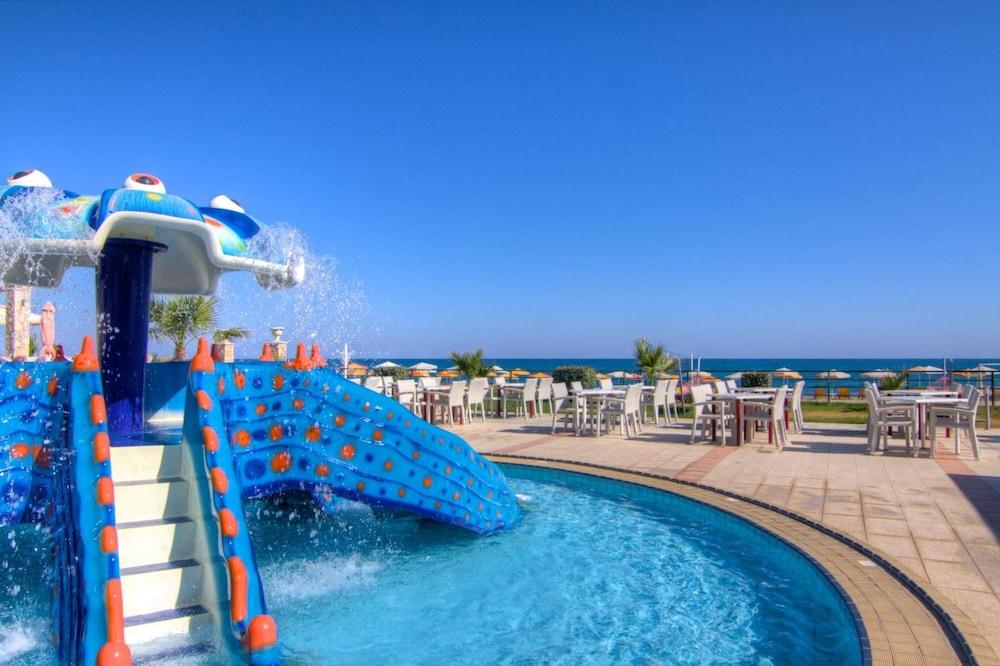 Dimitrios Village 4*
